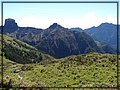 2011-10-22 10-56-45伊澤山頂看大小霸.JPG